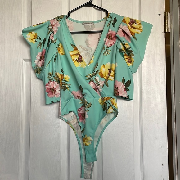 Charlotte Russe Puff Short Sleeve Floral Blouse NWOT ‼️CLOSET CLEAR OUT‼️$10 - Picture 2 of 8